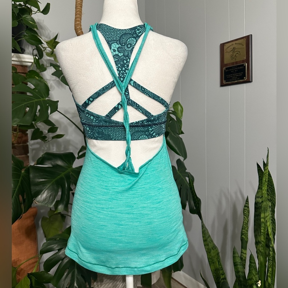(Price firm) Lululemon Twisted back tank top size 4 excellent condition - Picture 4 of 6